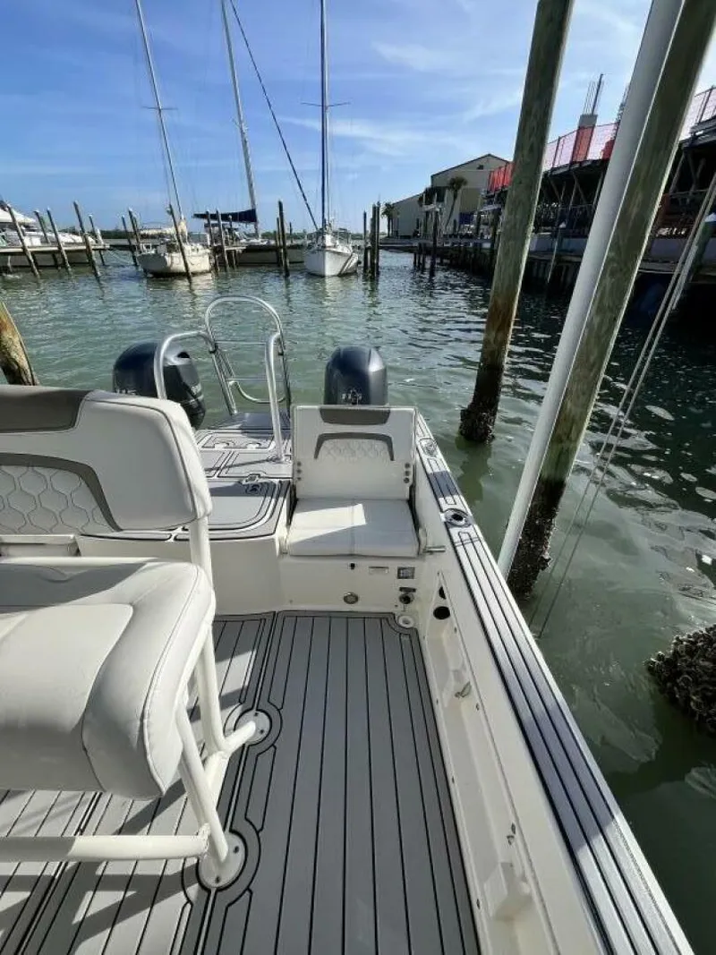 Slide: The Image of World Cat 230 CC 2019 - 4877783