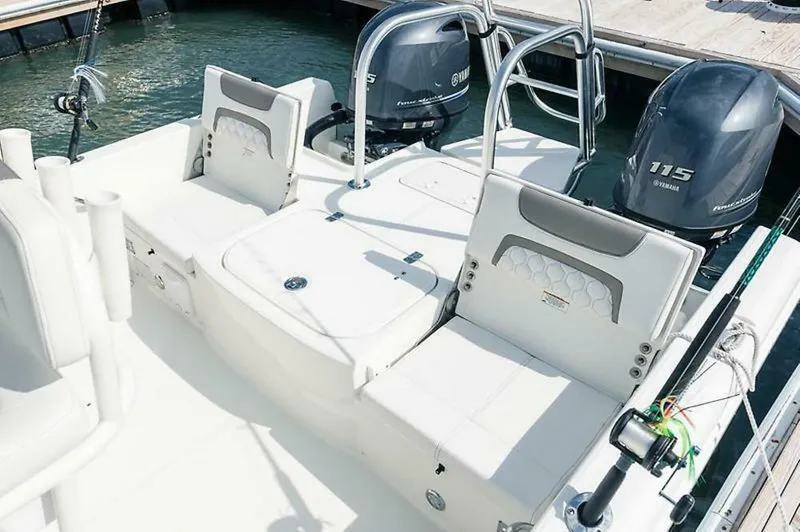 Slide: The Image of World Cat 230 CC 2019 - 4828532