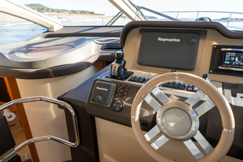 Slide: The Image of 2013 Azimut 40 Flybridge - 4828888