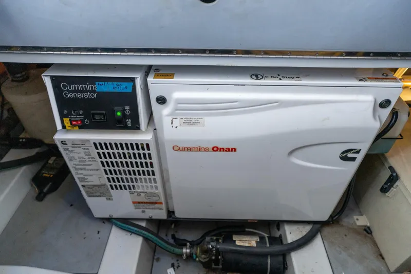 Slide: The Image of 2013 Azimut 40 Flybridge - 4828930