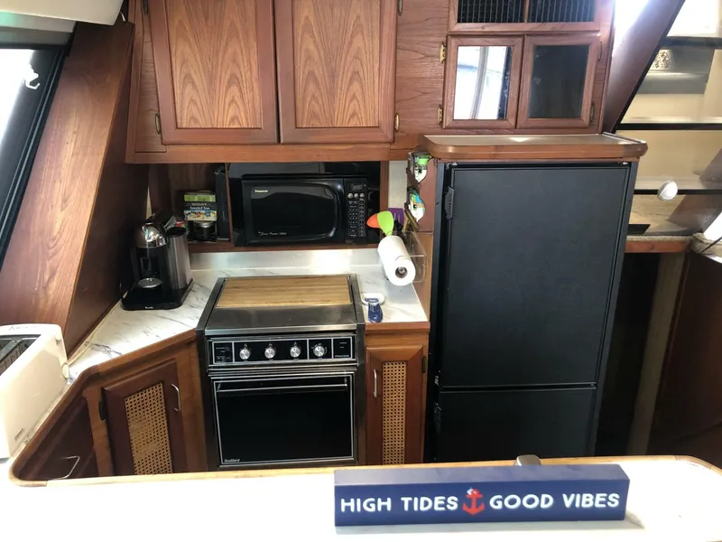 Slide: The Image of Bayliner 4550 Motoryacht 1985 - 4830965