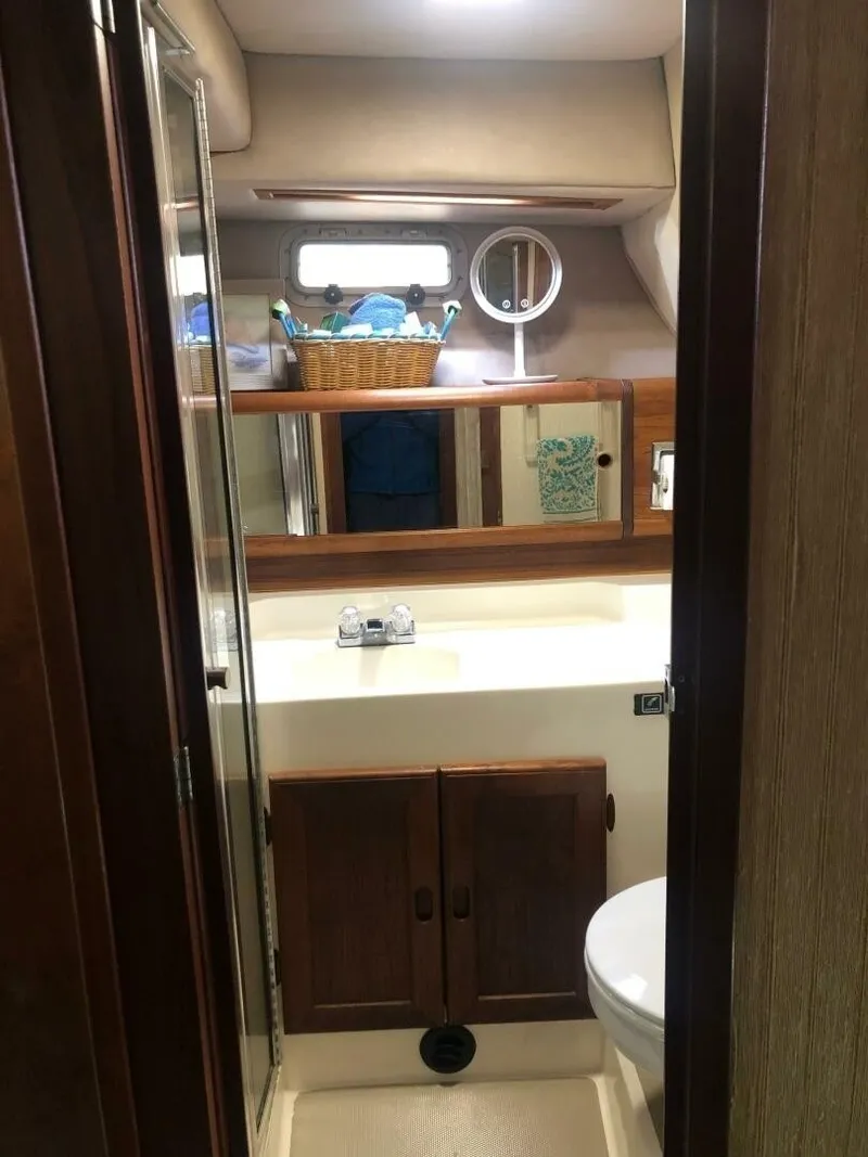 Slide: The Image of Bayliner 4550 Motoryacht 1985 - 7515410