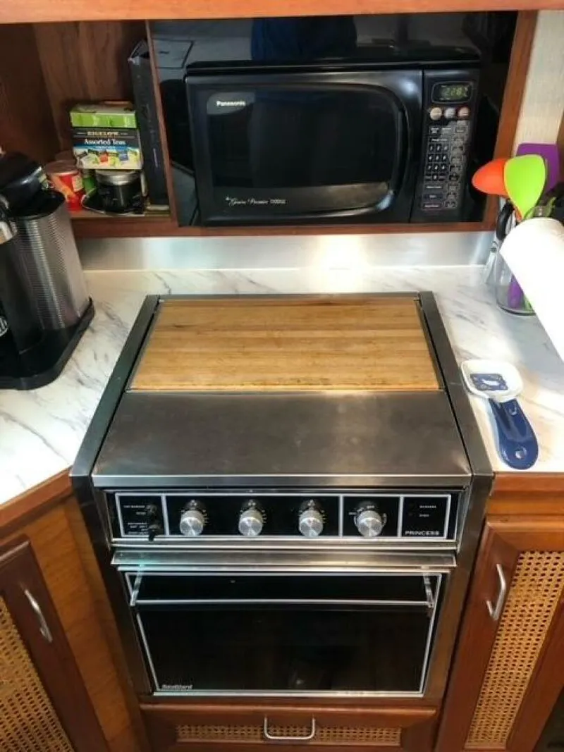 Slide: The Image of Bayliner 4550 Motoryacht 1985 - 4830671