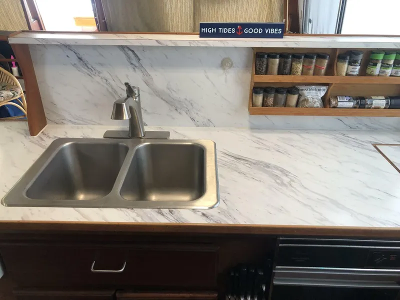 Slide: The Image of Bayliner 4550 Motoryacht 1985 - 4830967