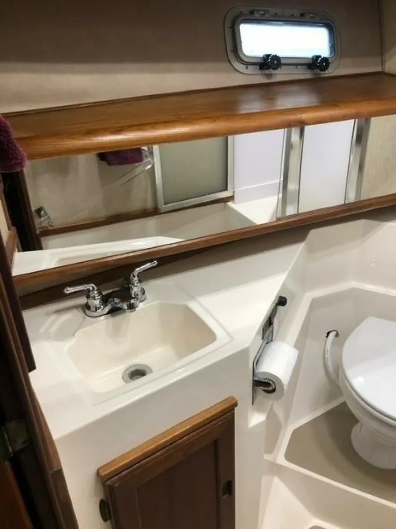 Slide: The Image of Bayliner 4550 Motoryacht 1985 - 7515411