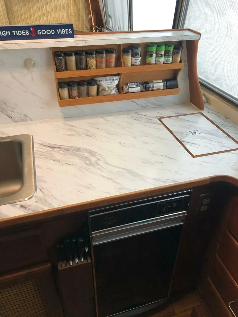 Slide: The Image of Bayliner 4550 Motoryacht 1985 - 4830966