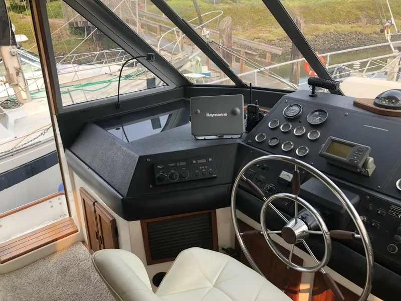Slide: The Image of Bayliner 4550 Motoryacht 1985 - 7515414