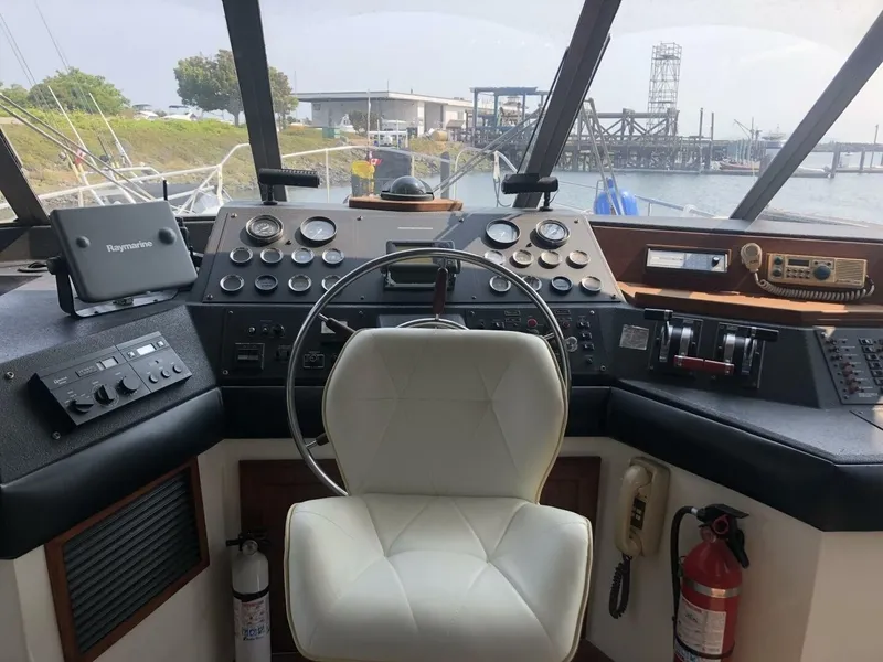 Slide: The Image of Bayliner 4550 Motoryacht 1985 - 7515419