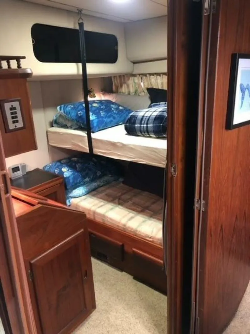 Slide: The Image of Bayliner 4550 Motoryacht 1985 - 4830663