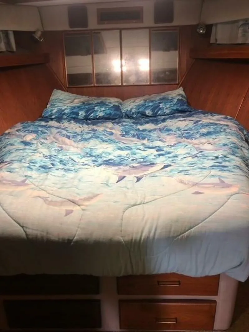 Slide: The Image of Bayliner 4550 Motoryacht 1985 - 4830660