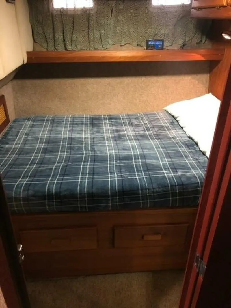 Slide: The Image of Bayliner 4550 Motoryacht 1985 - 4830666