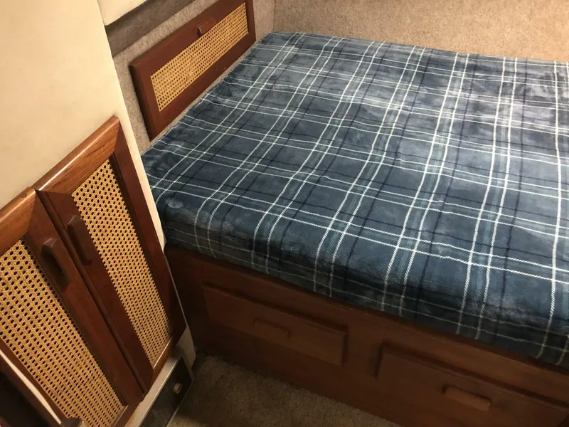 Slide: The Image of Bayliner 4550 Motoryacht 1985 - 4830963