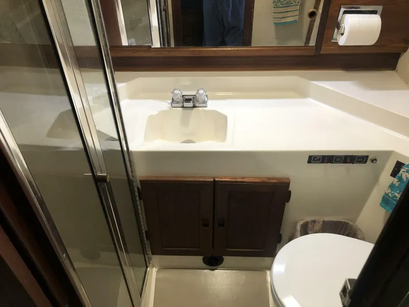 Slide: The Image of Bayliner 4550 Motoryacht 1985 - 4830947