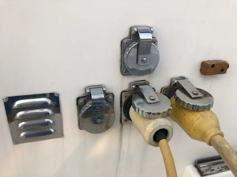 Slide: The Image of Bayliner 4550 Motoryacht 1985 - 4830644