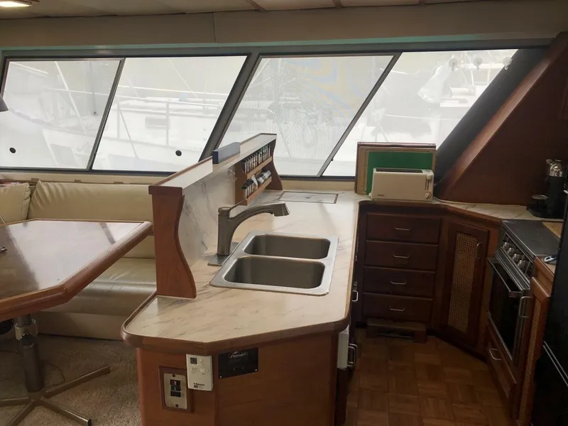 Slide: The Image of Bayliner 4550 Motoryacht 1985 - 7515395