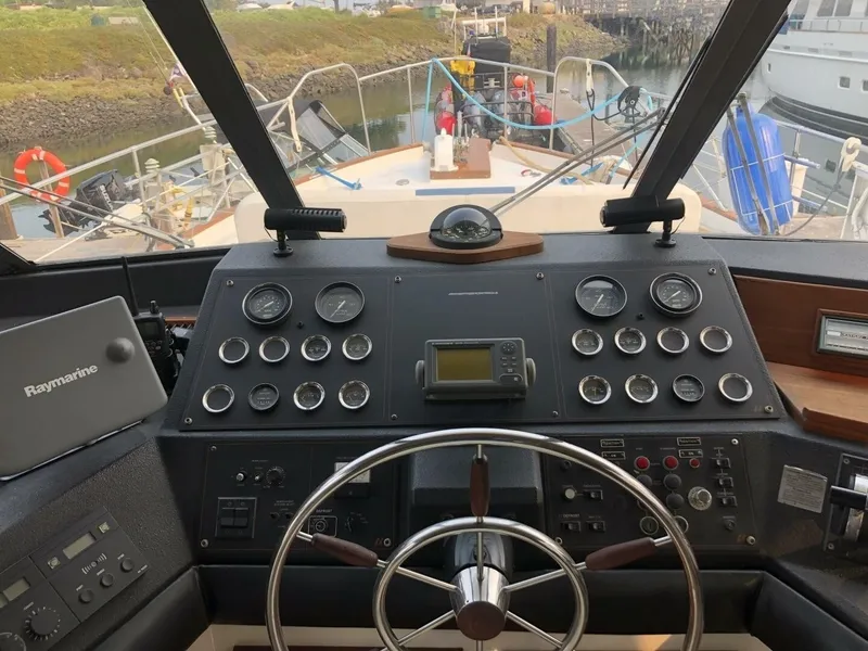 Slide: The Image of Bayliner 4550 Motoryacht 1985 - 7515413