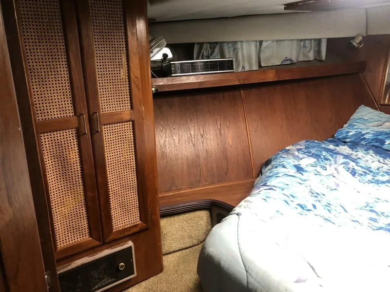 Slide: The Image of Bayliner 4550 Motoryacht 1985 - 7515400