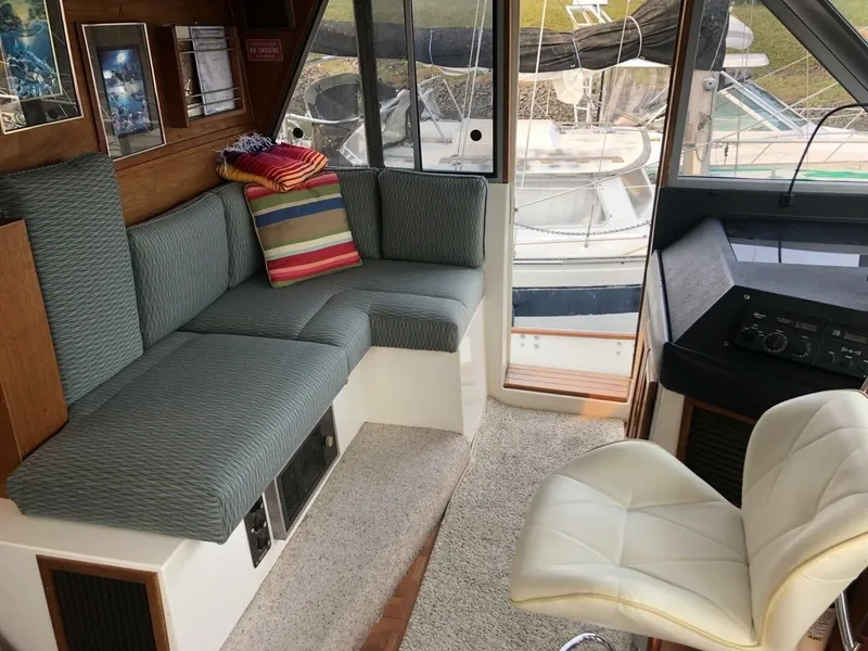 Slide: The Image of Bayliner 4550 Motoryacht 1985 - 7515423