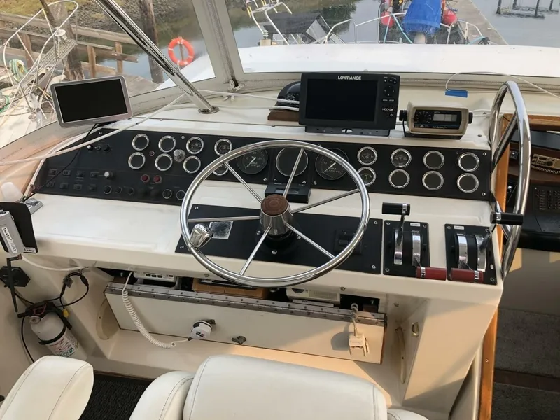 Slide: The Image of Bayliner 4550 Motoryacht 1985 - 7515425