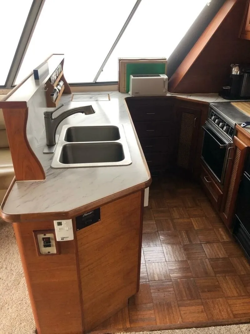 Slide: The Image of Bayliner 4550 Motoryacht 1985 - 7515394