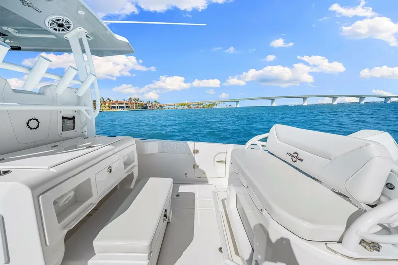 Slide: The Image of Fountain 32 NX 2023 - 4835532