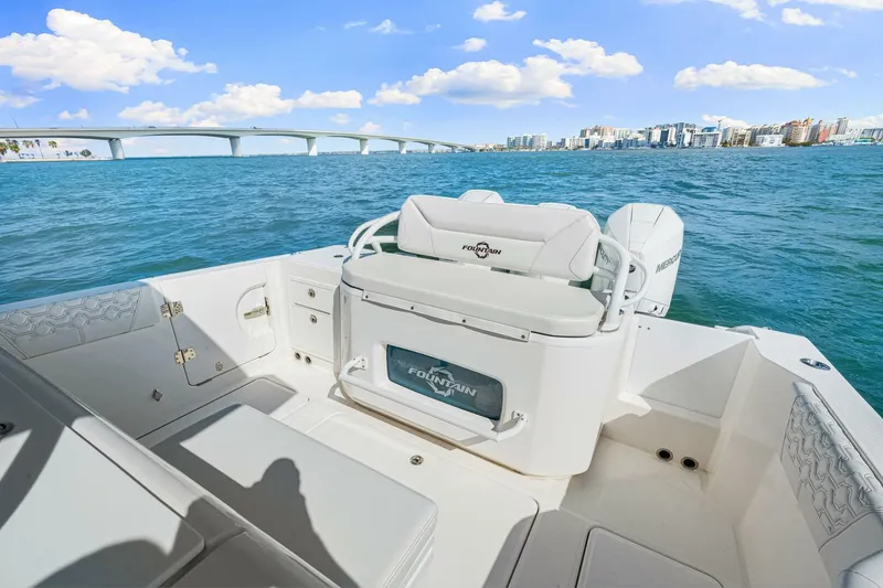 Slide: The Image of Fountain 32 NX 2023 - 4835533