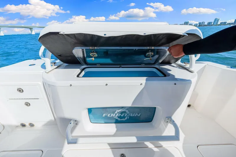 Slide: The Image of Fountain 32 NX 2023 - 4835538