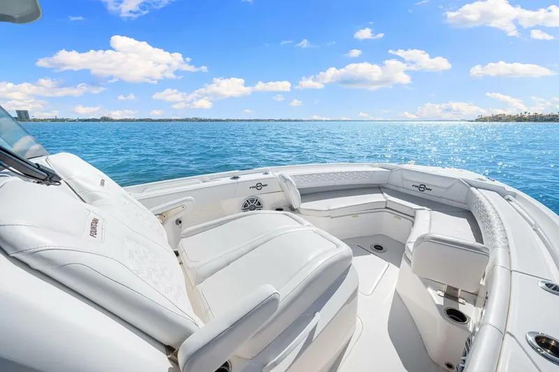 Slide: The Image of Fountain 32 NX 2023 - 4835494