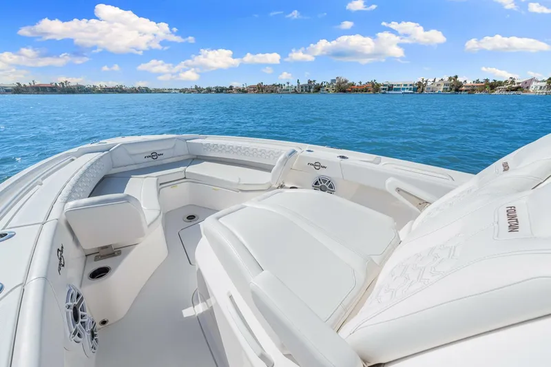 Slide: The Image of Fountain 32 NX 2023 - 4835556