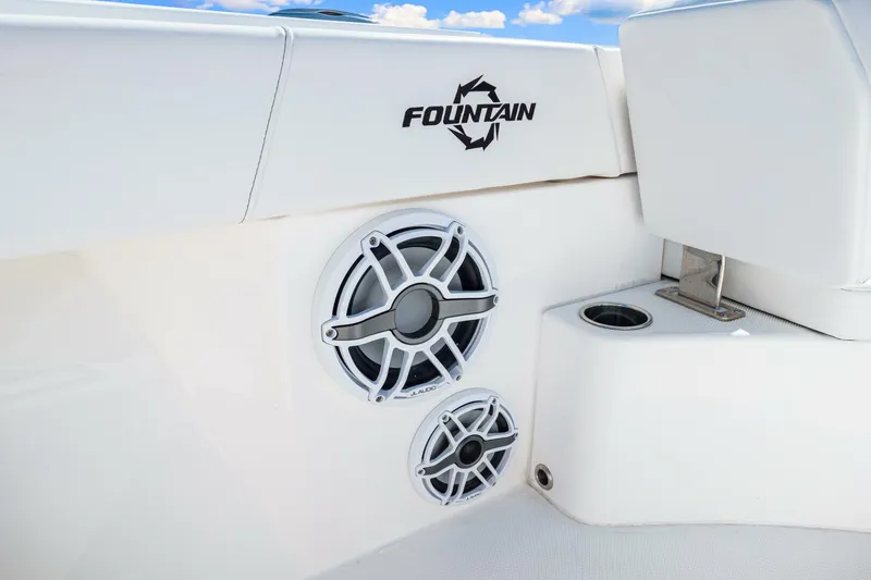 Slide: The Image of Fountain 32 NX 2023 - 4835563