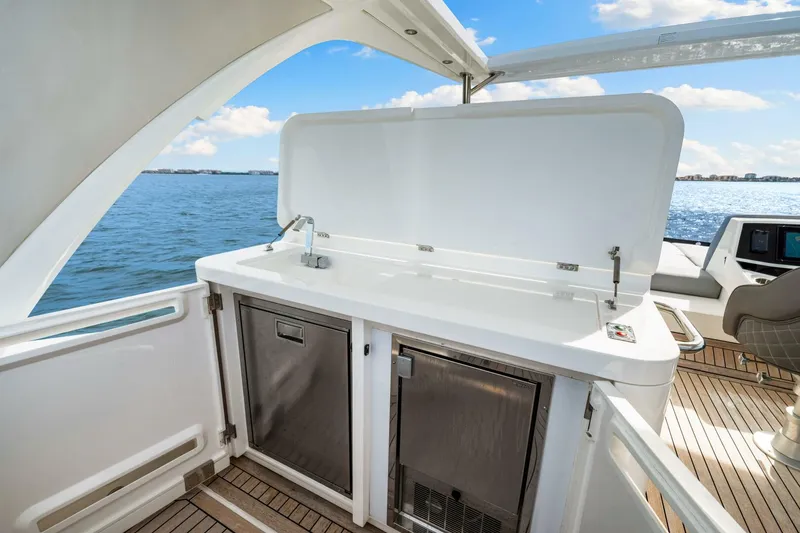 Slide: The Image of Sunseeker Manhattan 55 2021 - 4855445
