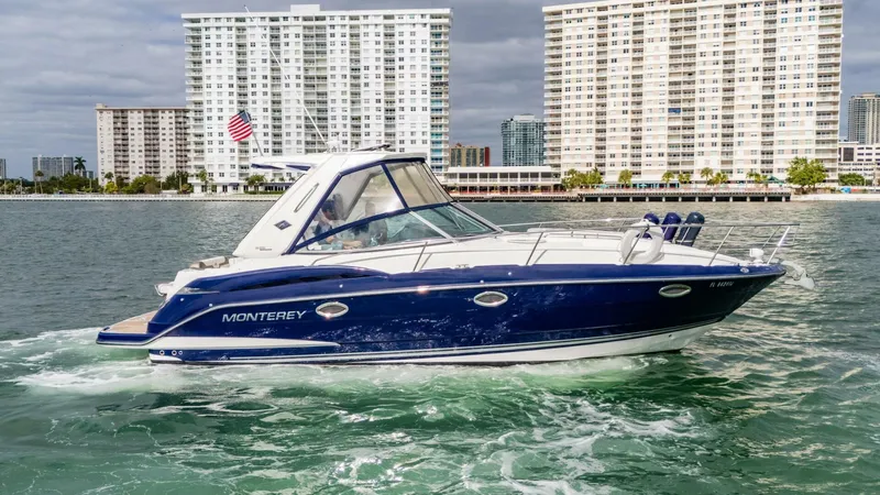 The Image of Monterey 335 Sport Yacht 2015 - 4836414
