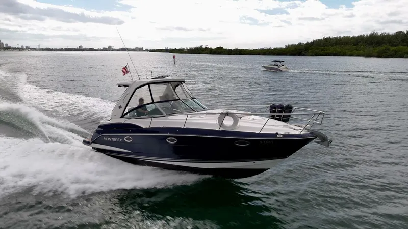 Slide: The Image of Monterey 335 Sport Yacht 2015 - 4836435