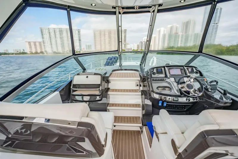 Slide: The Image of Monterey 335 Sport Yacht 2015 - 4836442