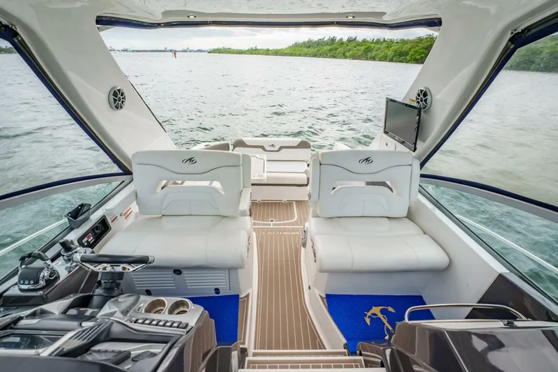Slide: The Image of Monterey 335 Sport Yacht 2015 - 4836449