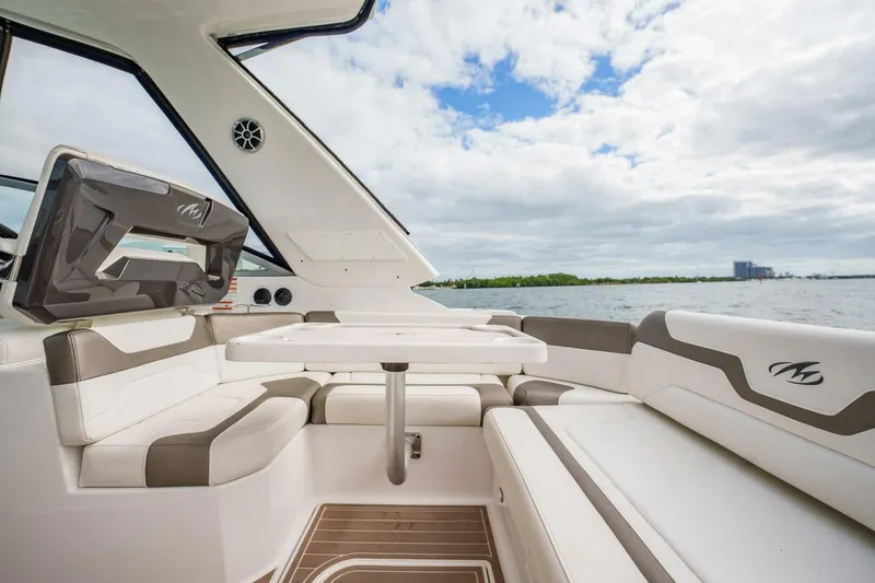 Slide: The Image of Monterey 335 Sport Yacht 2015 - 4836456