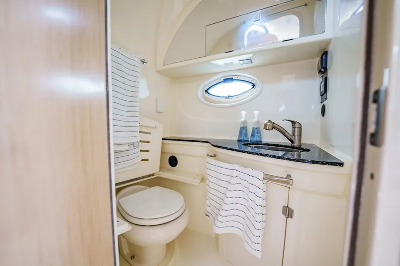 Slide: The Image of Monterey 335 Sport Yacht 2015 - 4836477