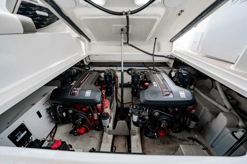 Slide: The Image of Monterey 335 Sport Yacht 2015 - 4836480