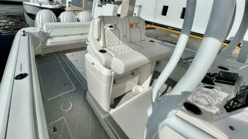 Slide: The Image of Talan't Show - Intrepid 40 HELM SEATING - 4836639