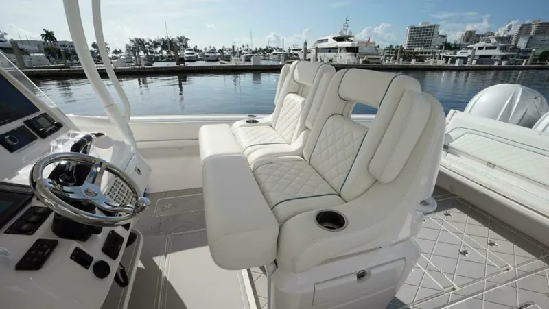 Slide: The Image of Talan't Show - Intrepid 40 HELM SEATING - 4836640