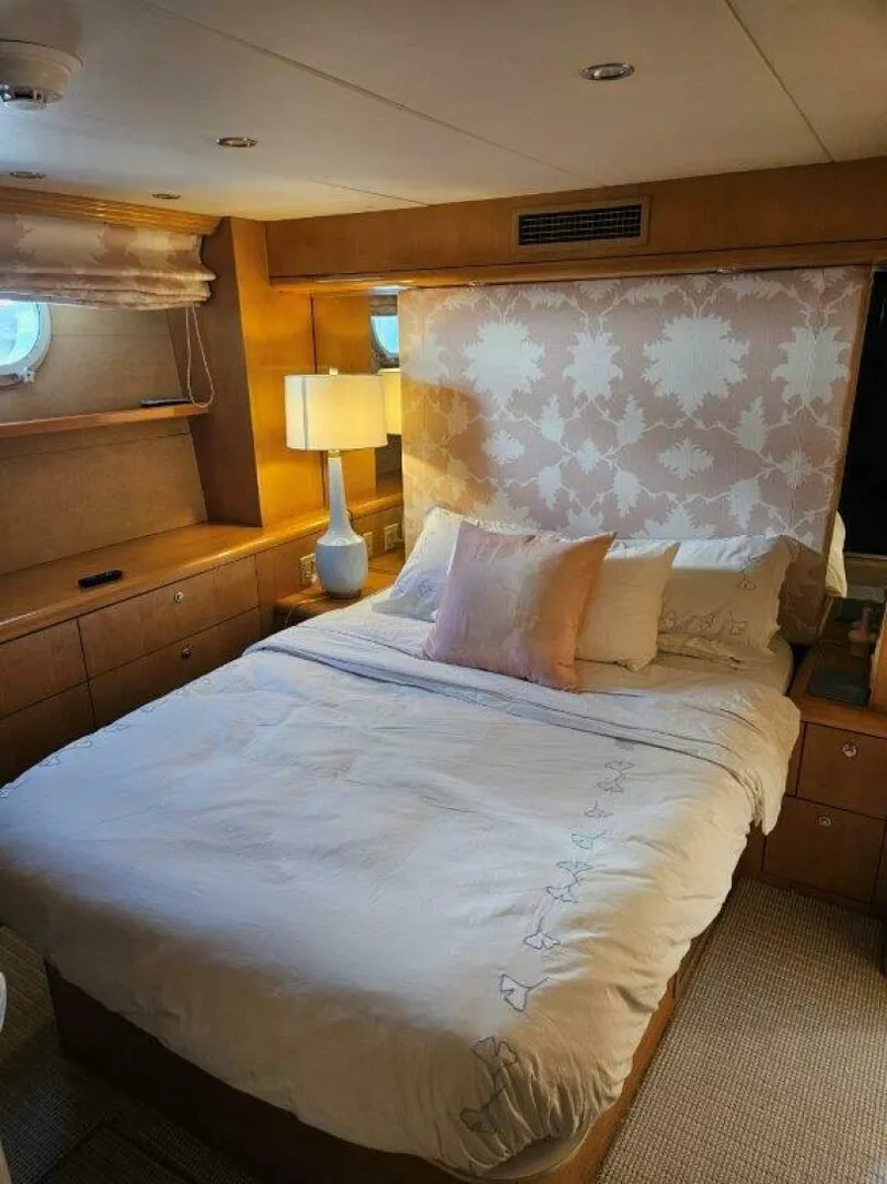 Slide: The Image of Hatteras 75 King and I - Stateroom 2001 Hatteras 75 King and I - 4855523