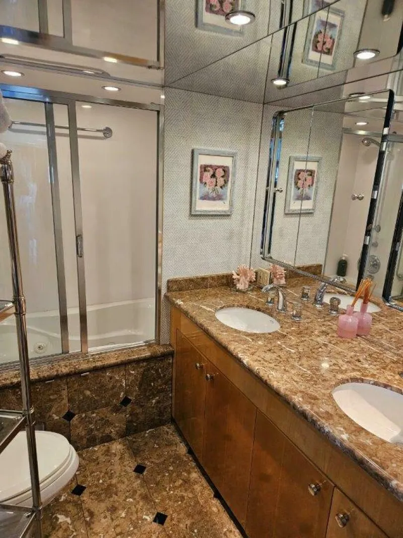 Slide: The Image of Hatteras 75 King and I - Head 2001 Hatteras 75 King and I - 4855526