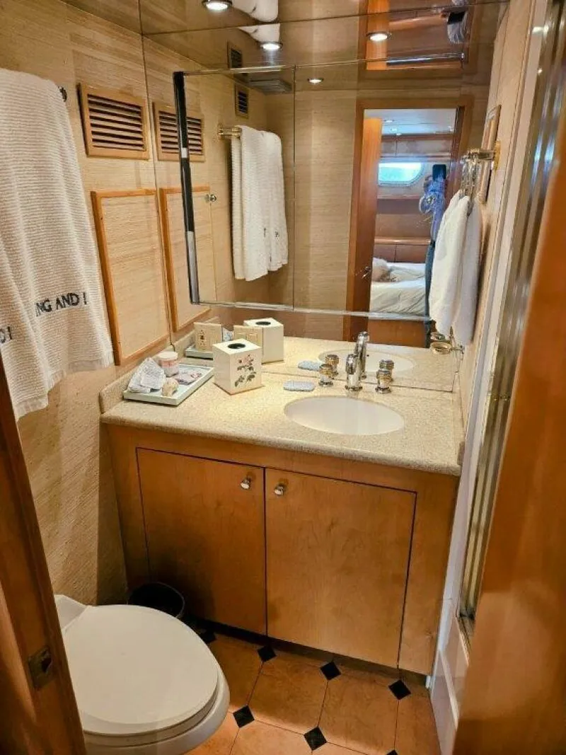 Slide: The Image of Hatteras 75 King and I - Head 2001 Hatteras 75 King and I - 4855522