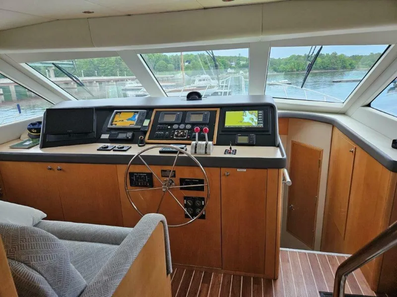 Slide: The Image of Hatteras 75 King and I - Helm 2001 Hatteras 75 King and I - 4855518