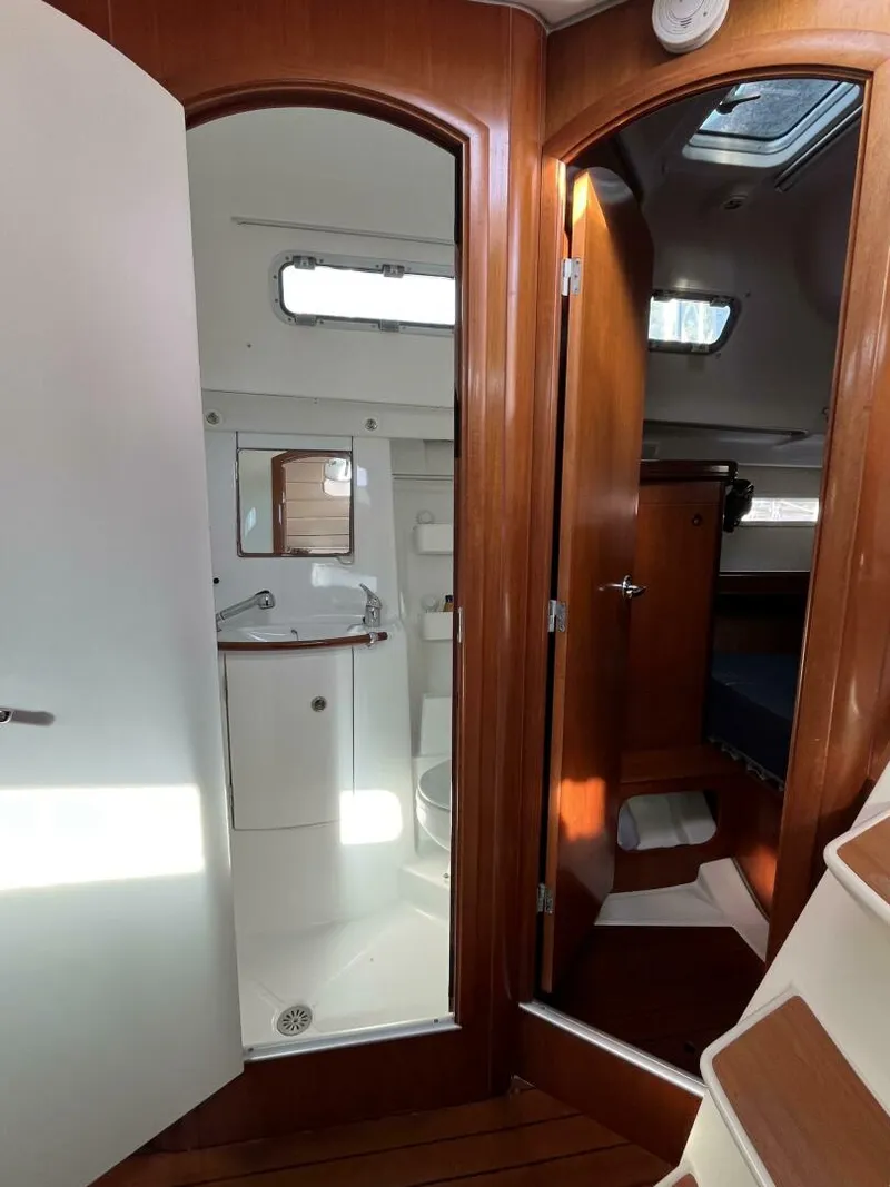 Slide: The Image of Beneteau 393 2001 - 4855680