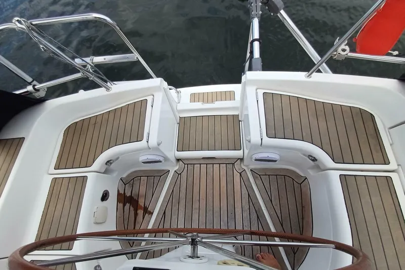 Slide: The Image of Beneteau 393 2001 - 4855685