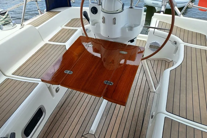 Slide: The Image of Beneteau 393 2001 - 4855686