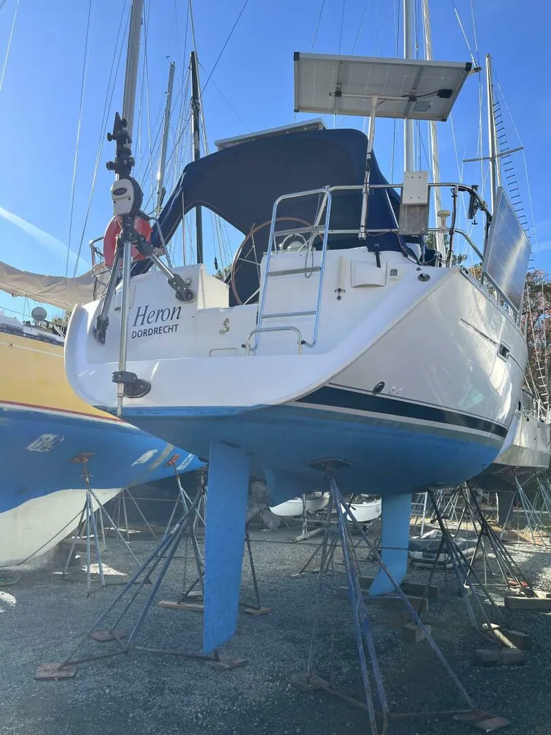 Slide: The Image of Beneteau 393 2001 - 4855670