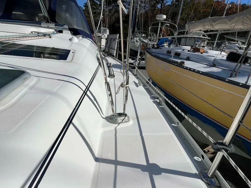 Slide: The Image of Beneteau 393 2001 - 4855716