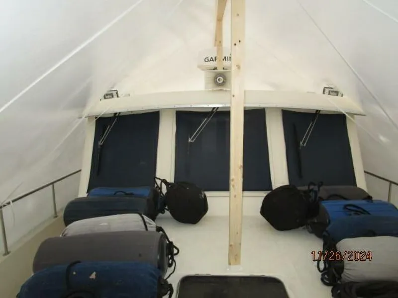 Slide: The Image of 34' Mainship foredeck aft - 4856803